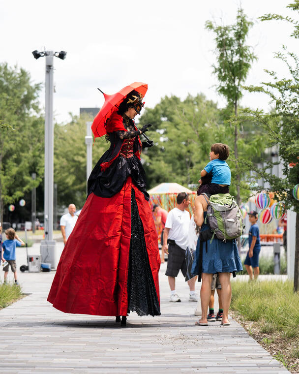 Scarlet - Stilt-walking animation